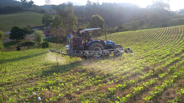 Pulverizador 800 litros para Trator com Barra Hidráulica