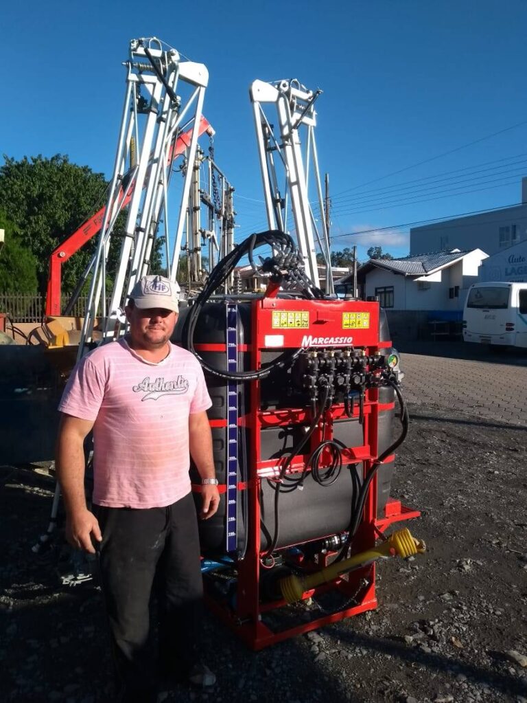 Pulverizador 800 litros com Barra Hidráulica