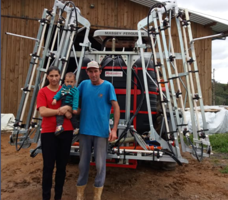 Pulverizador 800 litros com Barra Hidráulica