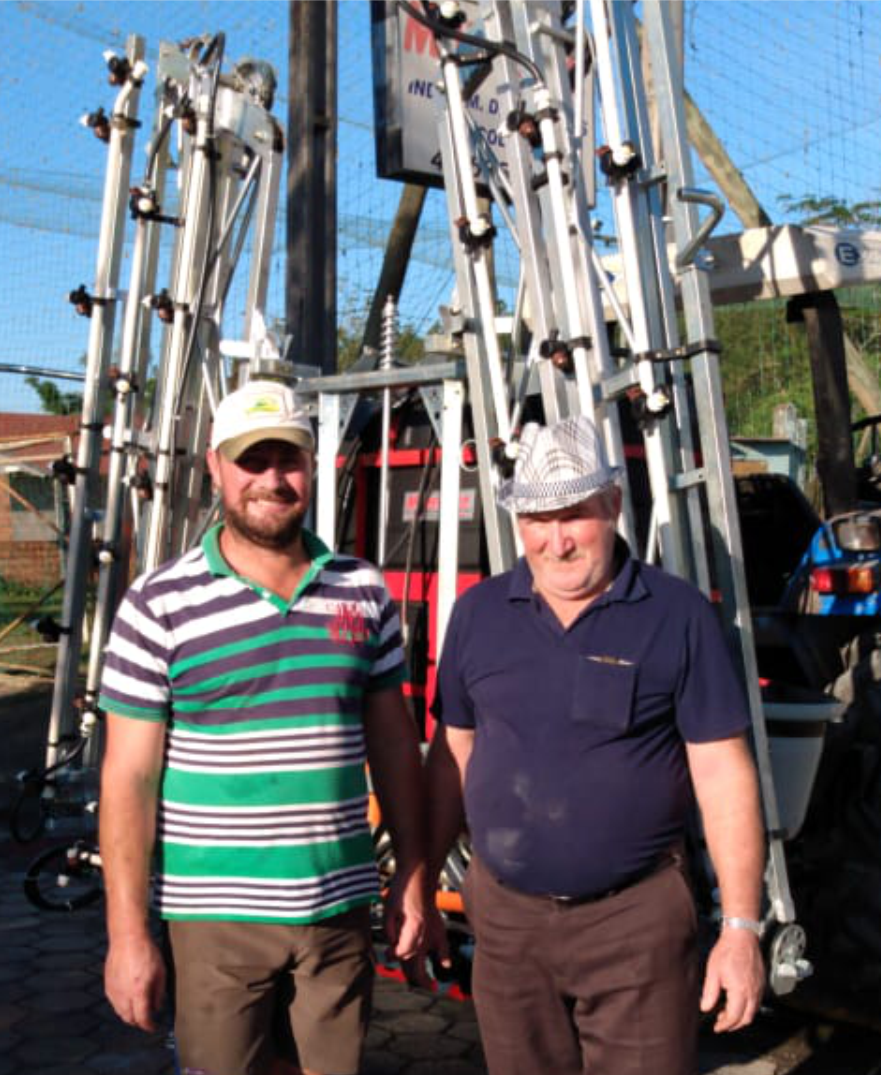 Pulverizador 800 litros com Barra Hidráulica